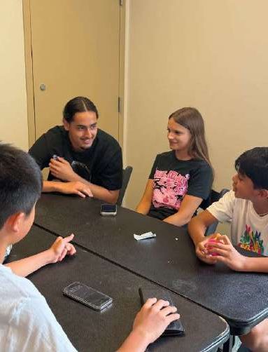 Alunos conversando em inglês